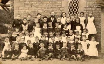 Children at Bromham School about 1900 [X535/3]